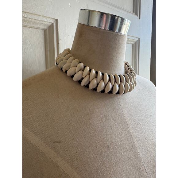 90's Cowrie Shell Collar 18" Beachy Statement Layered Shell Bib Necklace - Picture 7 of 9